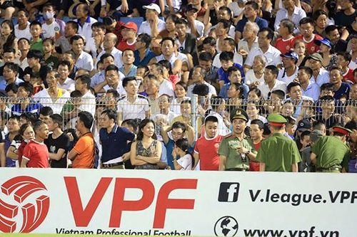 Bóng lăn trong tuần: Bóng đá thuộc về tất cả