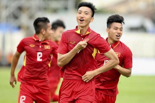 Quế Ngọc Hải nóng lòng chiêm ngưỡng hình xăm mới của Văn Hậu