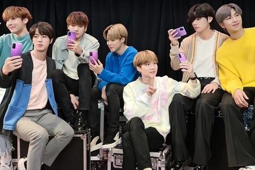 BTS kết hợp Samsung tung phiên bản điện thoại siêu xịn sò