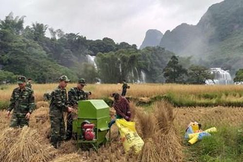 Các anh về mái ấm nhà vui...