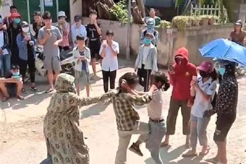 Nữ sinh Tuyên Quang ẩu đả, nhiều người cổ vũ: Hỏi trách nhiệm nhà trường?