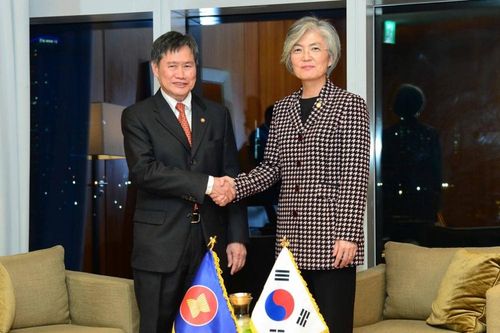 Ngoại trưởng Hàn Quốc thảo luận với Tổng Thư ký ASEAN về hợp tác chống Covid-19