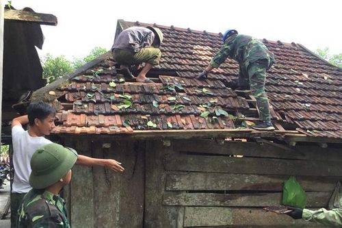 Giúp 42 hộ dân khắc phục hậu quả do lốc xoáy gây ra