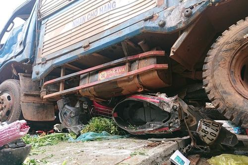Từ vụ tai nạn thảm khốc ở Đắk Nông: Buôn bán lấn chiếm lòng lề đường bất chấp hiểm nguy