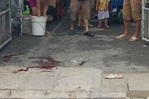 Rút dao đâm chết người vì không được vào thăm mẹ