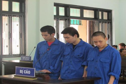 Rủ nhau đi trộm cắp tài sản để lấy tiền tiêu xài