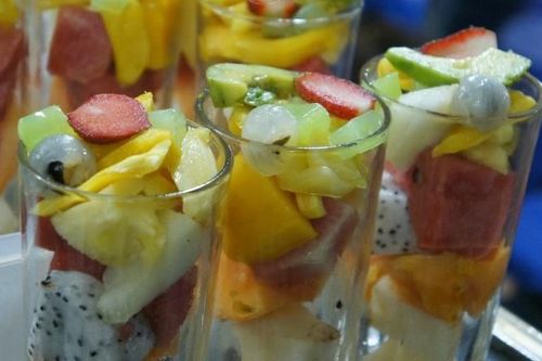 Trà chanh vỉa hè lên giá 15 ngàn, quán cafe thu 100 ngàn/cốc sữa chua