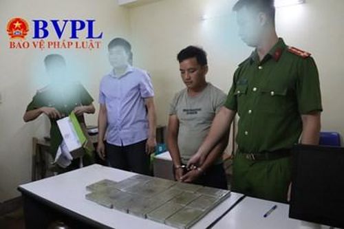 Bắt một đối tượng người Điện Biên mua bán trái phép 17 bánh heroin