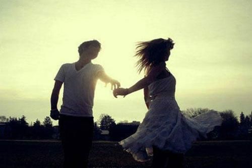 Tình cảm chúng tôi mặn nồng nhưng em vẫn có một bạn tâm giao khác phái