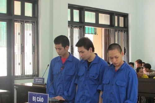 3 thanh niên lĩnh hơn 13 năm tù về tội trộm cắp, cướp giật tài sản
