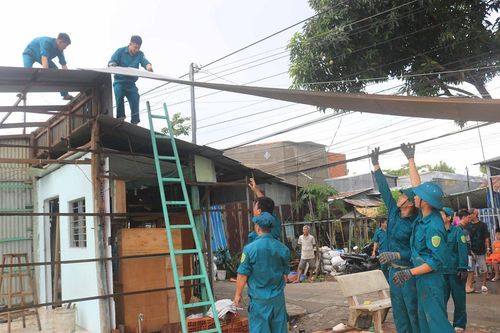 Hỗ trợ các hộ dân phường Mỹ Thới bị sạt lở