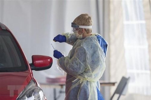 Canada: Người gốc Việt trong 'đội quân áo trắng' tử vong vì COVID-19