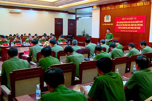 Lãnh đạo Bộ Công an hội ý nghiệp vụ với công an các tỉnh, thành