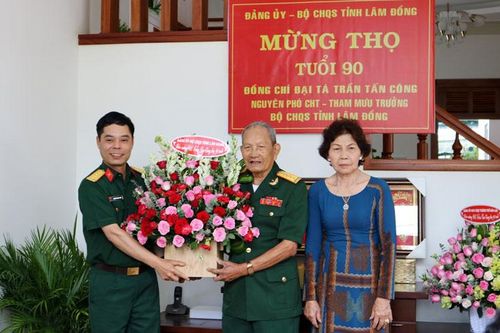 Bộ Chỉ huy Quân sự tỉnh Lâm Đồng tổ chức lễ mừng thọ 90 tuổi cho Đại tá Trần Tấn Công