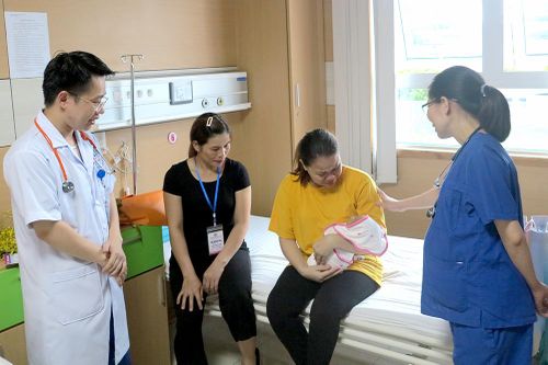 Nuôi sống thành công bé gái sinh non 26 tuần tuổi nặng 600gram