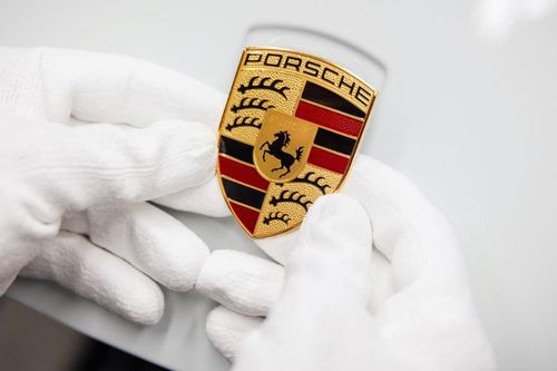 Đây là cách logo huyền thoại của Porsche ra đời, quá nhiều chi tiết đặc biệt