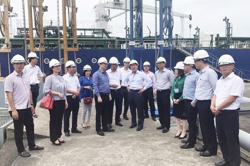 Thứ trưởng Bộ Giao thông Vận tải Nguyễn Văn Công làm việc với Petrolimex Quảng Ninh về phương án quy hoạch Cảng dầu B12