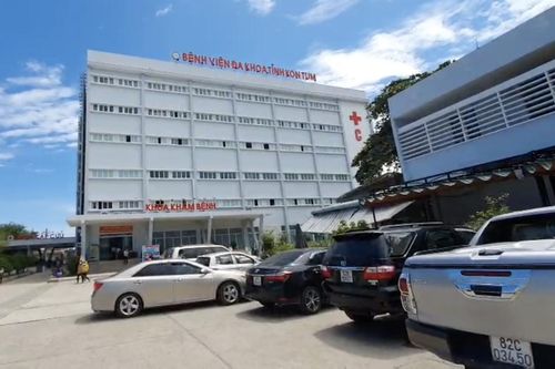 Phá cửa ngôi nhà đang bốc khói ngùn ngụt, phát hiện 2 người chết thương tâm