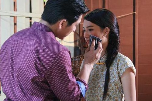 Ra thành phố sống với con trai vài ngày mà tôi điếng người khi thấy cách con đối xử với bạn gái