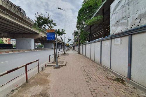 Bị 'tố' rào vỉa hè gây mất an toàn, đơn vị quản lý bến xe Nước Ngầm nói gì?