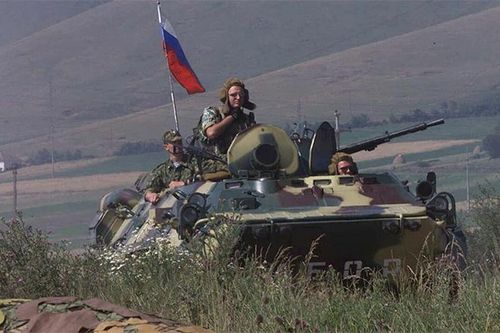 Tổng thống Putin từng chỉ đạo lính dù Nga chiếm sân bay Kosovo để đàm phán với NATO