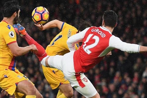 Cầu thủ nghiệp dư tái hiện siêu phẩm bọ cạp của Giroud