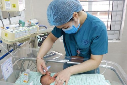 Thông tin mới nhất về sức khỏe bé trai 3 ngày tuổi bị bỏ rơi dưới hố ga ở Hà Nội