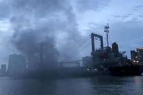 Thành phố Hồ Chí Minh: Cháy tàu chở hàng tại cảng Khánh Hội