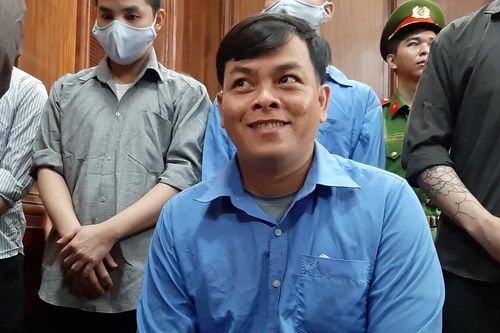 Súng đạn trong vụ án 'đại gia' đeo 13kg vàng Phúc XO là của ai?