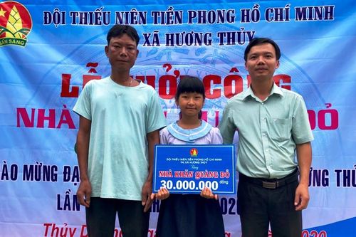 Hỗ trợ xây nhà 'Khăn quàng đỏ' cho học sinh có hoàn cảnh khó khăn