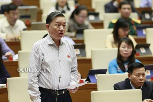 Bỏ quản lý cư dân bằng hộ khẩu có khó khăn cho người dân không?