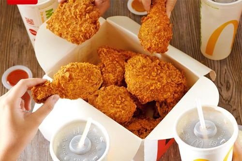 Độc đáo gà cay 'giòn da thấm thịt' của McDonald's
