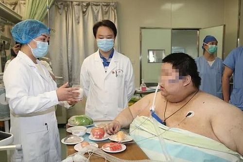 Tăng 100kg sau 5 tháng cách ly tại nhà