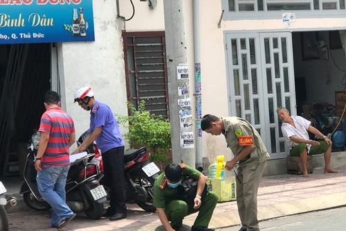 Người phụ nữ bị 'phi công trẻ' đâm gục trên đường
