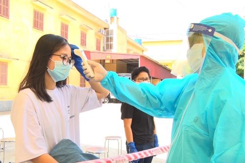 Hưng Yên tiếp nhận 69 công dân từ Nam Phi về cách ly tập trung