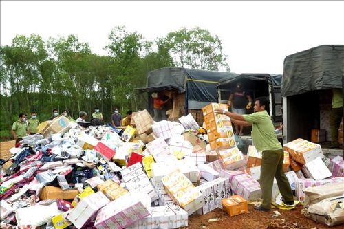 Bắt giữ, tiêu hủy số lượng lớn hàng hóa nhập lậu