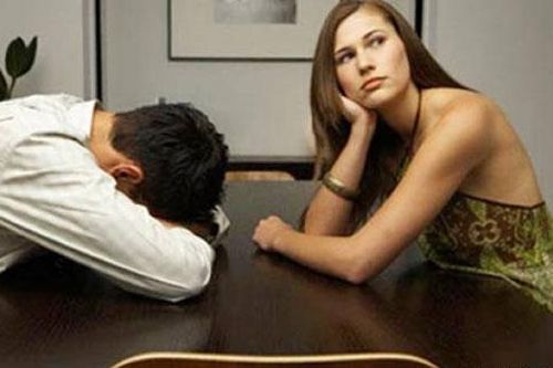 Ghen vô cớ khiến vợ giận tôi mãi chẳng chịu làm lành
