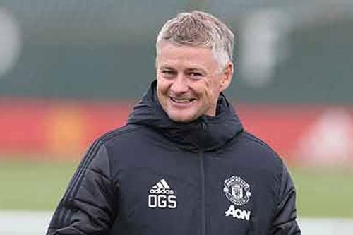 Solskjaer dùng màn hình khổng lồ để 'bày mưu' chống Tottenham