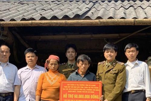 Quản lý thị trường Hà Giang chung tay hỗ trợ các hộ nghèo