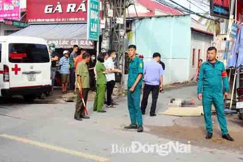 Một người đàn ông tử vong bất thường bên đường