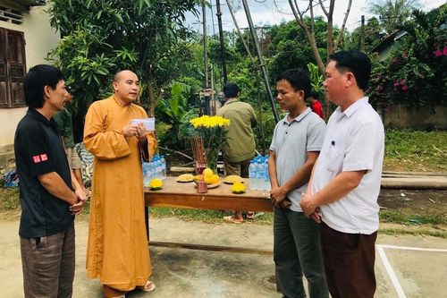 Chùa Chí Linh hỗ trợ làm giếng khoan, nhà tình thương