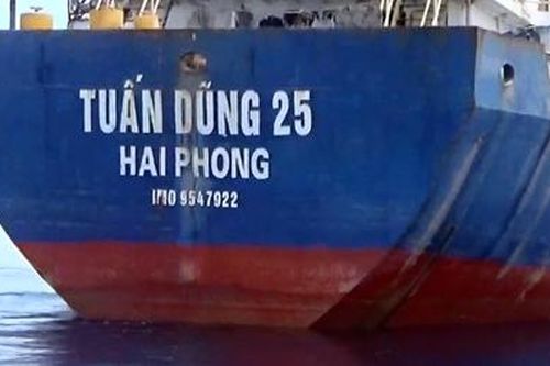 Tàu không thuyền trưởng chở 3.500 tấn khoáng sản không nguồn gốc