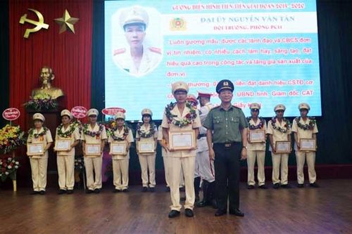 Công an tỉnh Đắk Nông biểu dương các gương điển hình tiên tiến