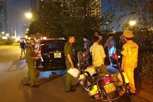 Tài xế 'câu giờ' kí biên bản vì bị phạt 40 triệu đồng,