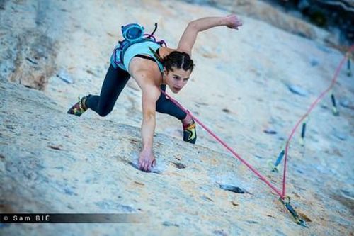 Nữ VĐV leo núi 16 tuổi tử nạn khi rơi từ vách núi cao 150 m