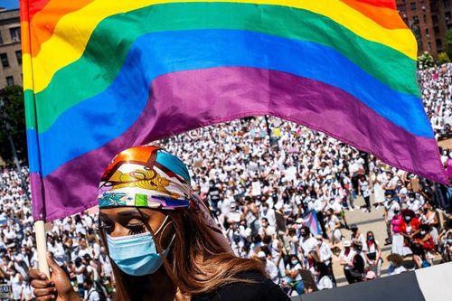 Taylor Swift và sao Hollywood chúc mừng cộng đồng LGBT+ Mỹ vì chiến thắng to lớn này