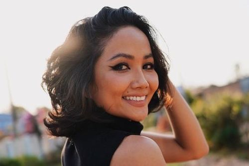 Tưởng đám cưới đến nơi thì chuyện tình của H'Hen Niê bất ngờ có dấu hiệu 'toang'