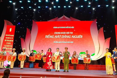 Cụm thi đua số 5 giành giải Nhất Hội thi 'Tiếng hát dâng Người'