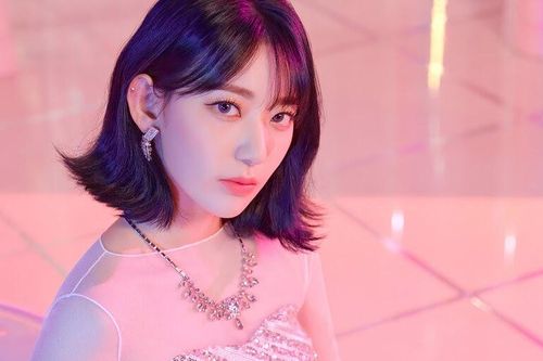 Sạn khó chấp nhận trong MV mới của IZ*ONE