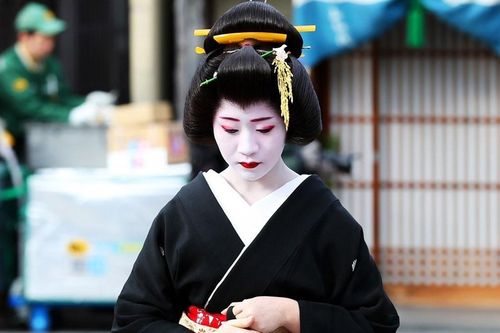 Geisha phải biểu diễn online vì bị cấm dịch vụ giải trí về đêm